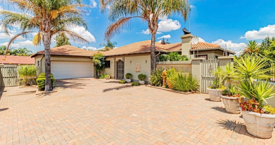 3 Bedroom Property for Sale in Flamwood North West